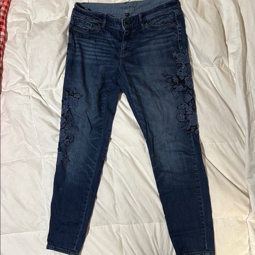 Size 6 White House Black Market jeans with floral stitching on sides